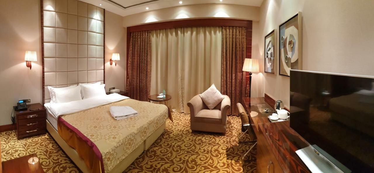Karon Palace Hotel Qal'ai Khumb Esterno foto