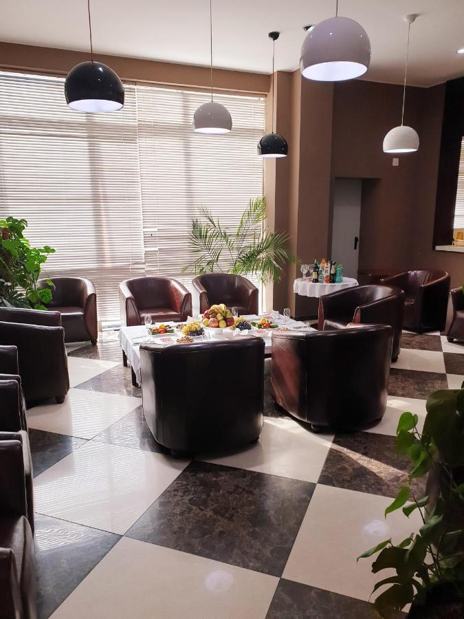 Karon Palace Hotel Qal'ai Khumb Esterno foto